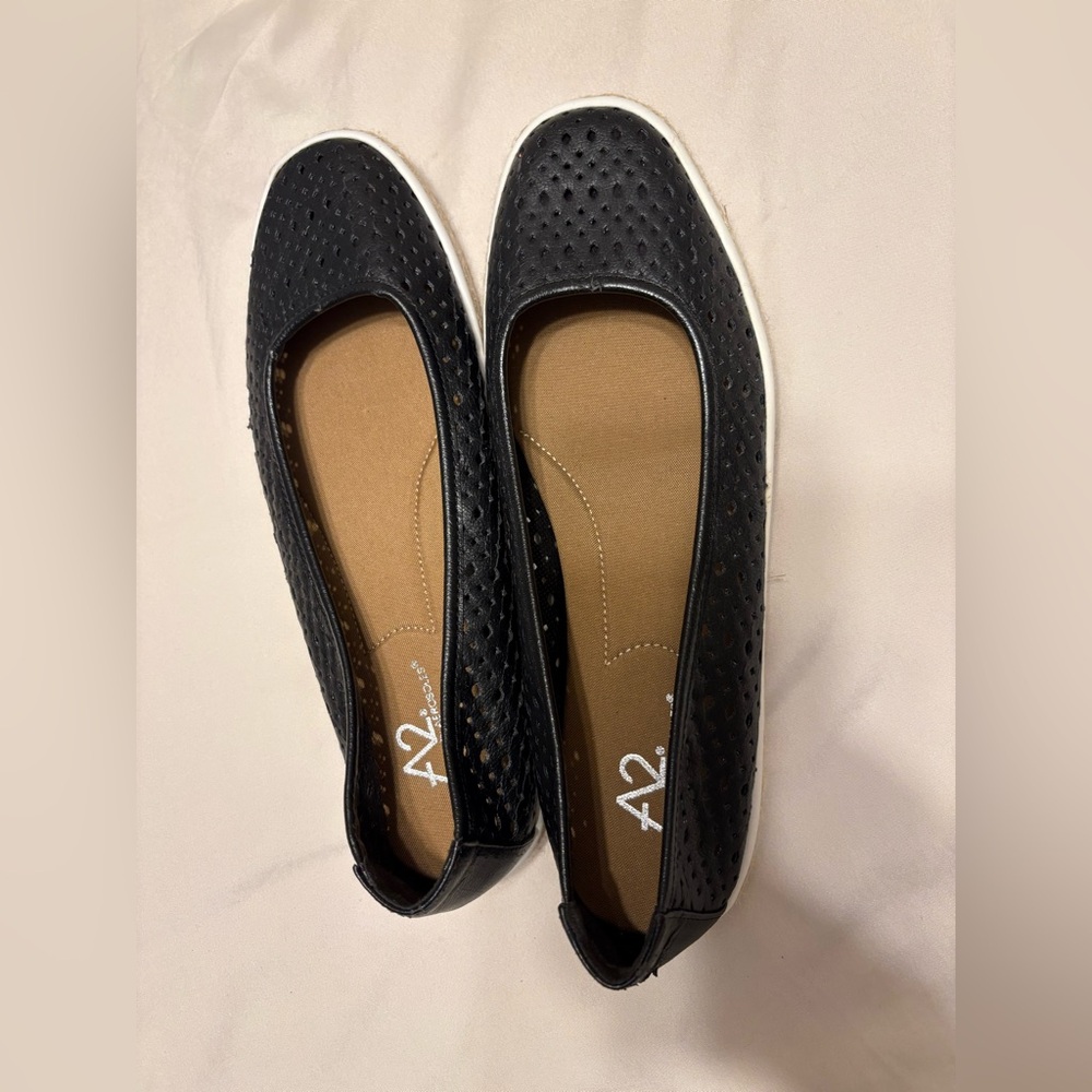A2 By Aerosoles Perforated Black Flats Size 10M